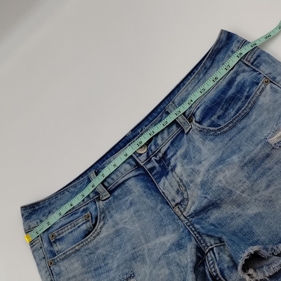 AEO American Eagle women's size 12 distressed raw hem jean shorts light wash - Picture 8 of 11